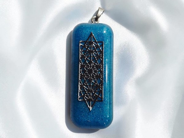 pendentif orgonite bleu cornaline fleur de vie